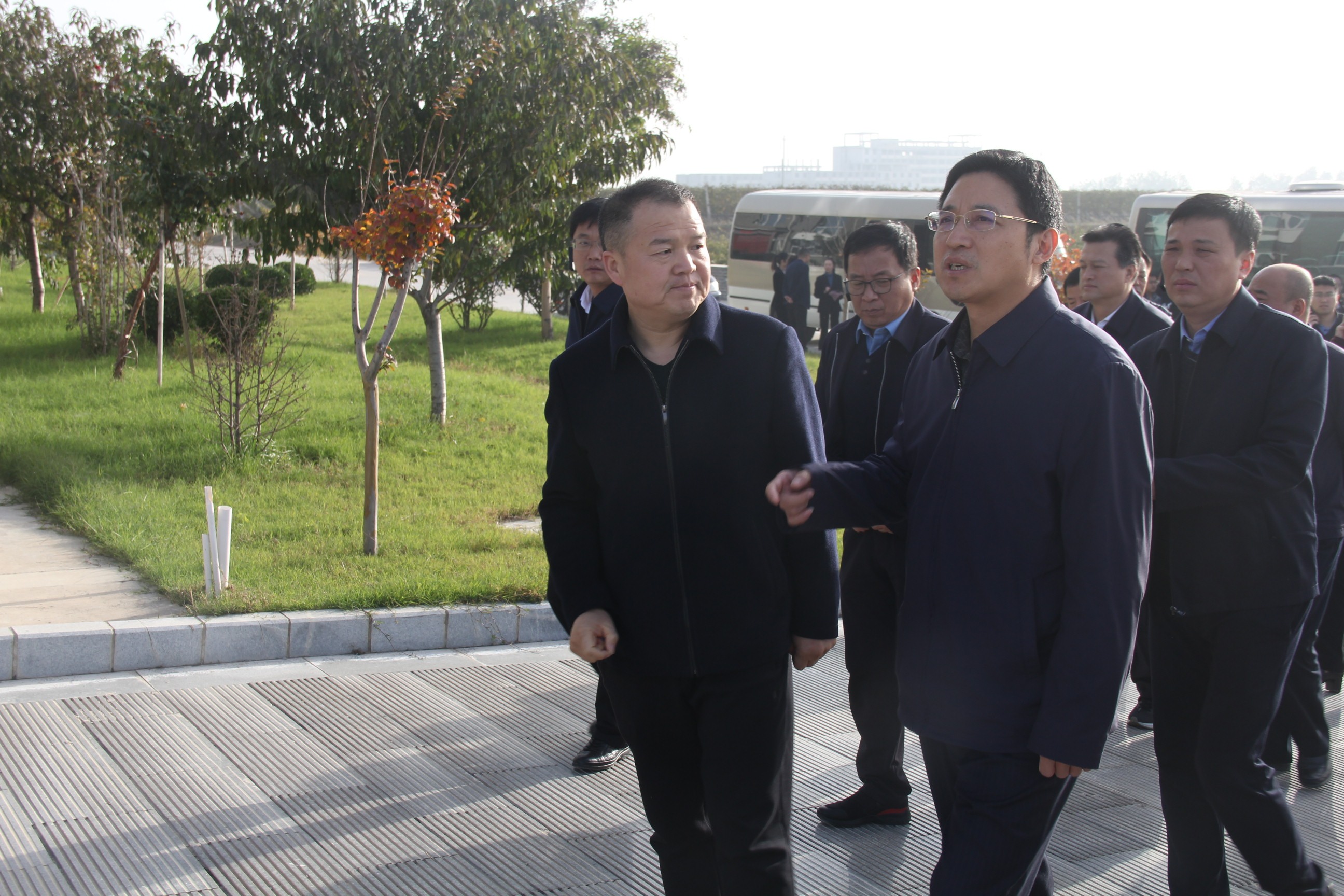 運(yùn)城市委副書記儲(chǔ)祥好來(lái)格瑞特酒莊調(diào)研司馬光葡萄產(chǎn)業(yè)園建設(shè)情況