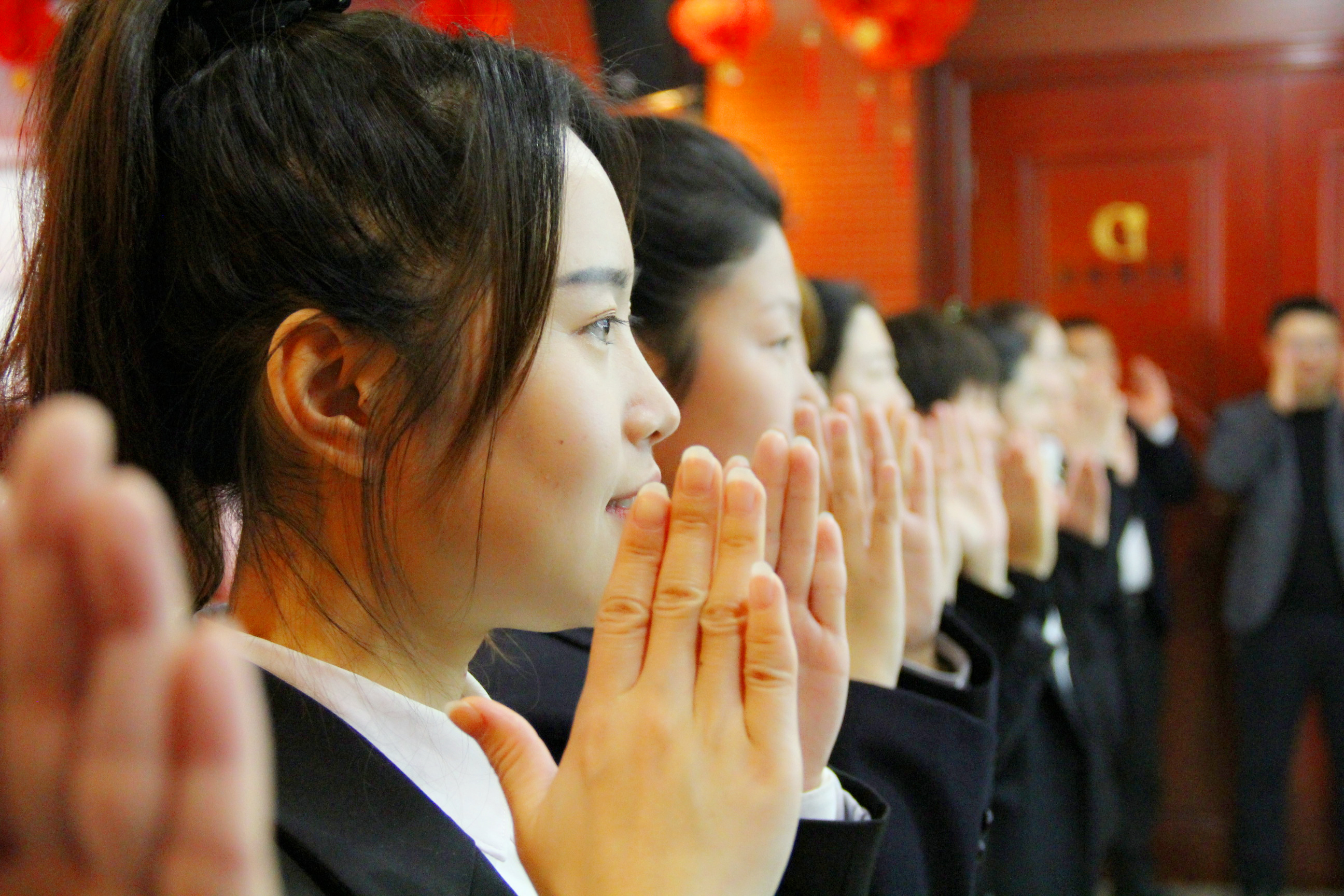 全面提升服務(wù)質(zhì)量，樹(shù)立良好企業(yè)文化！