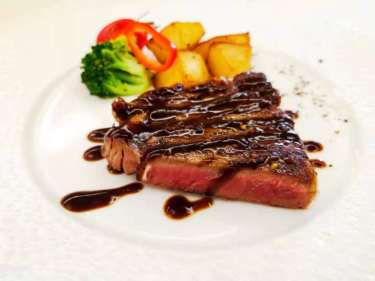 原價78元的牛排套餐只賣8.88元，吃起來就是個這？！